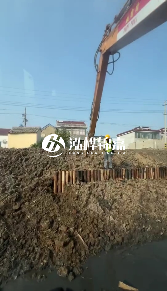 畢節(jié)市挖機(jī)打木樁專業(yè)施工-河道護(hù)坡木樁會不會腐爛？