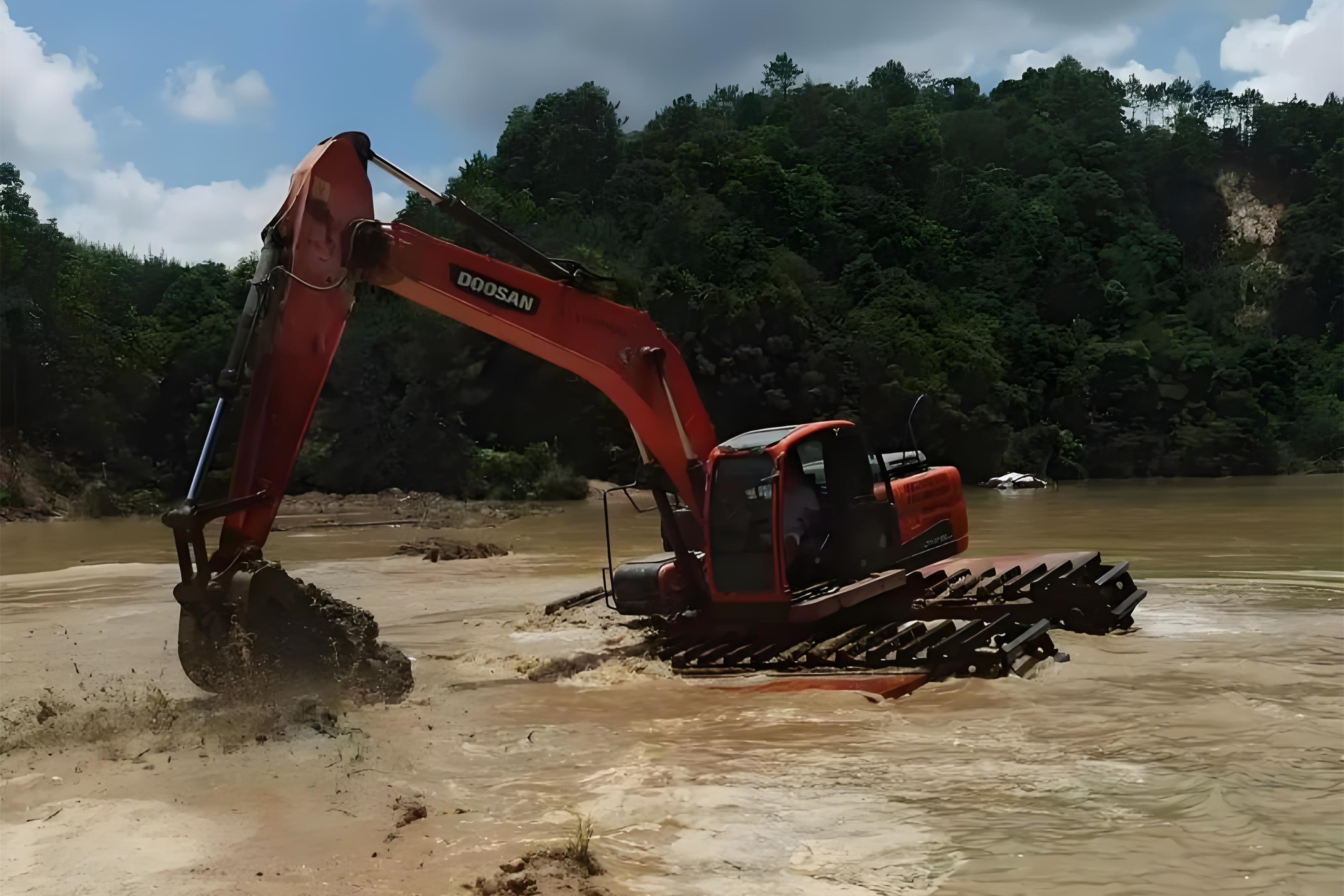 浙江杭州挖機(jī)清淤施工隊(duì)-沼澤地清淤需要先排水嗎？